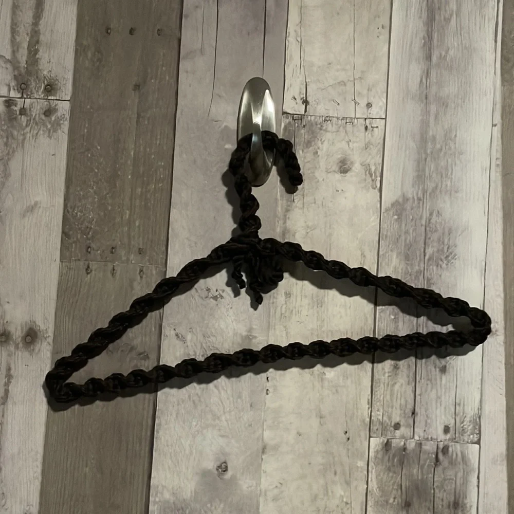 Yarn Wrapped Clothes Hangers (6)